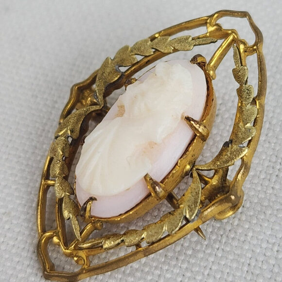 Vintage Gold & Pink Carved Cameo Brooch - Picture 6 of 7